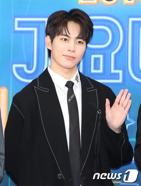 vixx hongbin news.